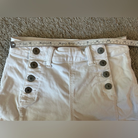 White side button high rise shorts - Picture 2 of 8